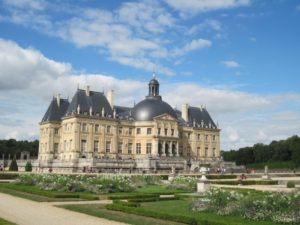 Baroque-style Château Vaux-le-Vicomte sits next to the palace garden teeming with flower beds, sculptures, and alleys.