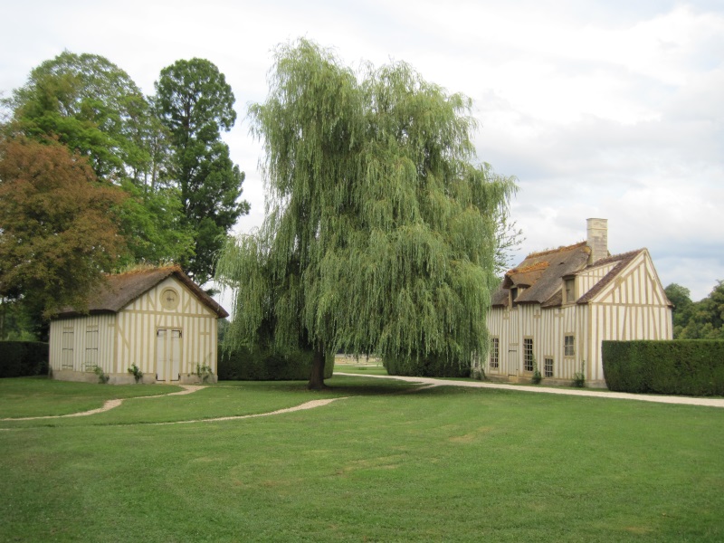 A hamlet located in the Château de Chantilly domain is an example of the Le Nord and Picardy countryside teeming with plains.