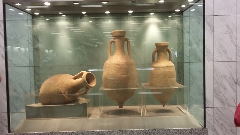 Syntagma Square metro station exhibits archaeological items, such as vases and amphorae, from ancient Greece and Rome.