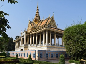 Royal Palace in Phnom Penh is a grand complex featuring Khmer-style architecture, trimmed lawns, lush greenery, and artwork.