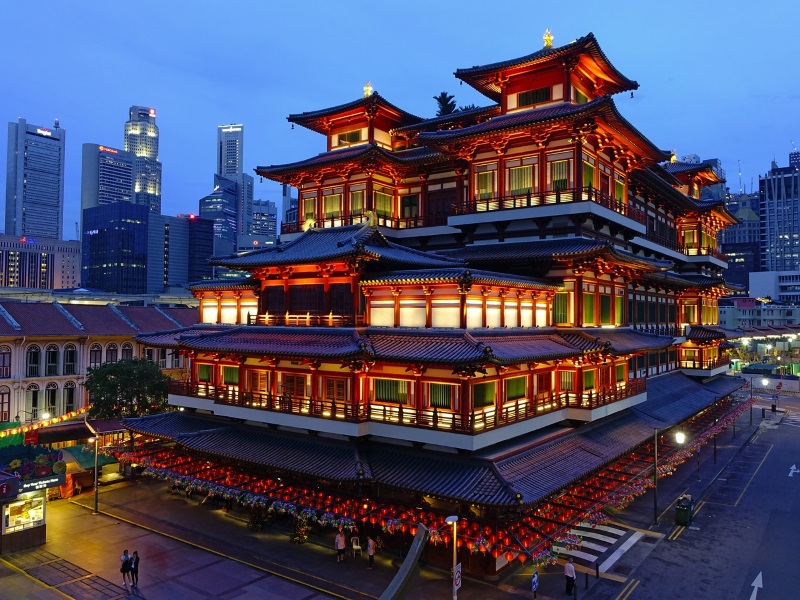 Buddha Tooth Relic Temple is a multi-story structure featuring Buddhist architecture introduced by the Tang Dynasty in China.