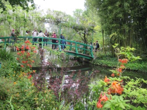 Next to Claude Monet's home in Giverny is a pond with water lilies and a Japanese-style bridge, which are great photo spots.